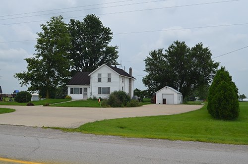 Property photo 2 - Real Estate Auction, 3 Bedroom country farm house on 1 acre in Allen County